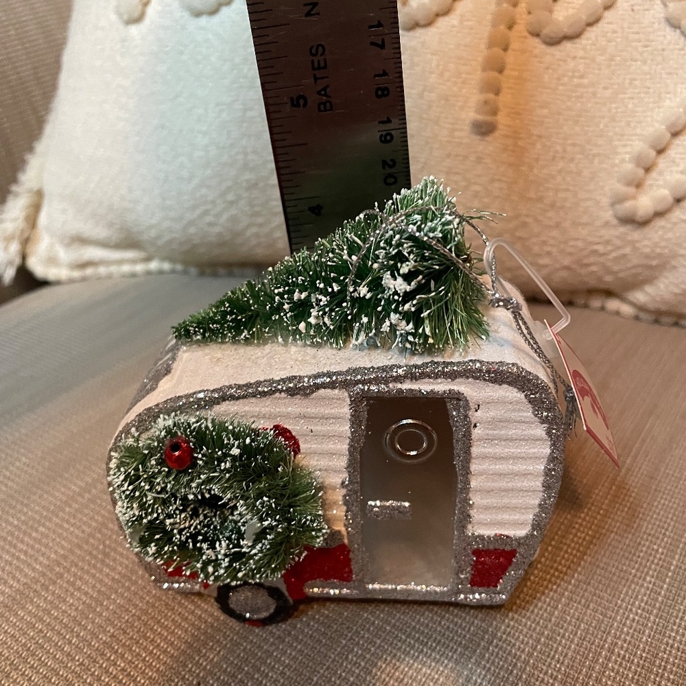 Christmas Ornament, Nostalgic Travel trailer - Picture 6 of 9